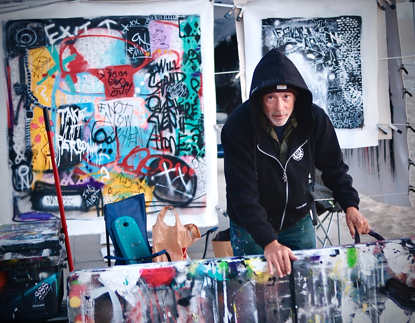 Mark Narens with his paintings on the Venice Boardwalk